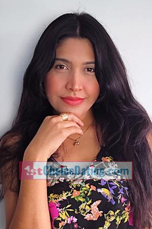 205713 - Stephanie Age: 36 - Colombia